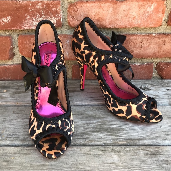 Betsey Johnson Leopard Print Bow Heels - Picture 5 of 8